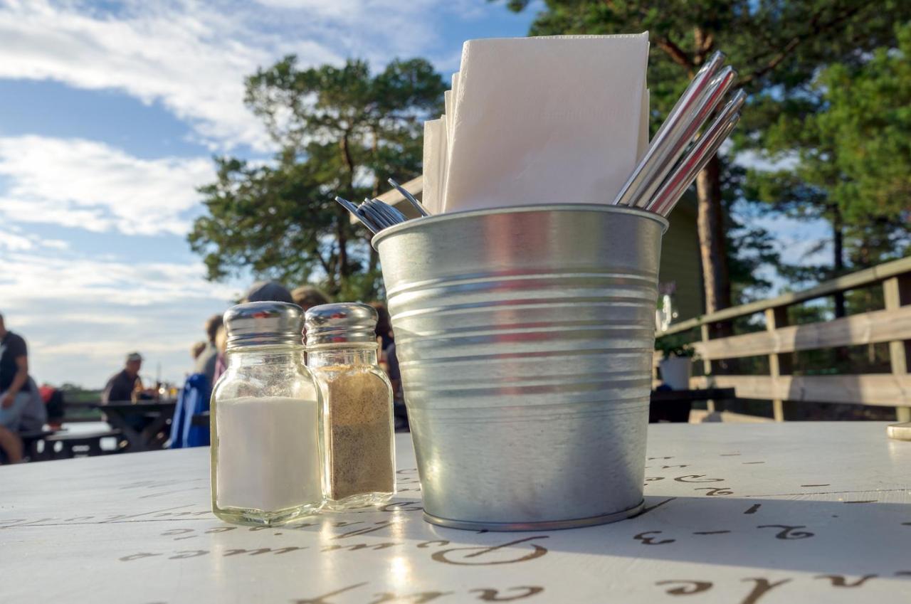 Vita Grindarna / Djuroe Havsbad Villa Djurhamn Bagian luar foto